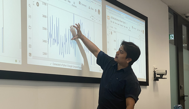 Standar Nasional & Kurikulum Resmi